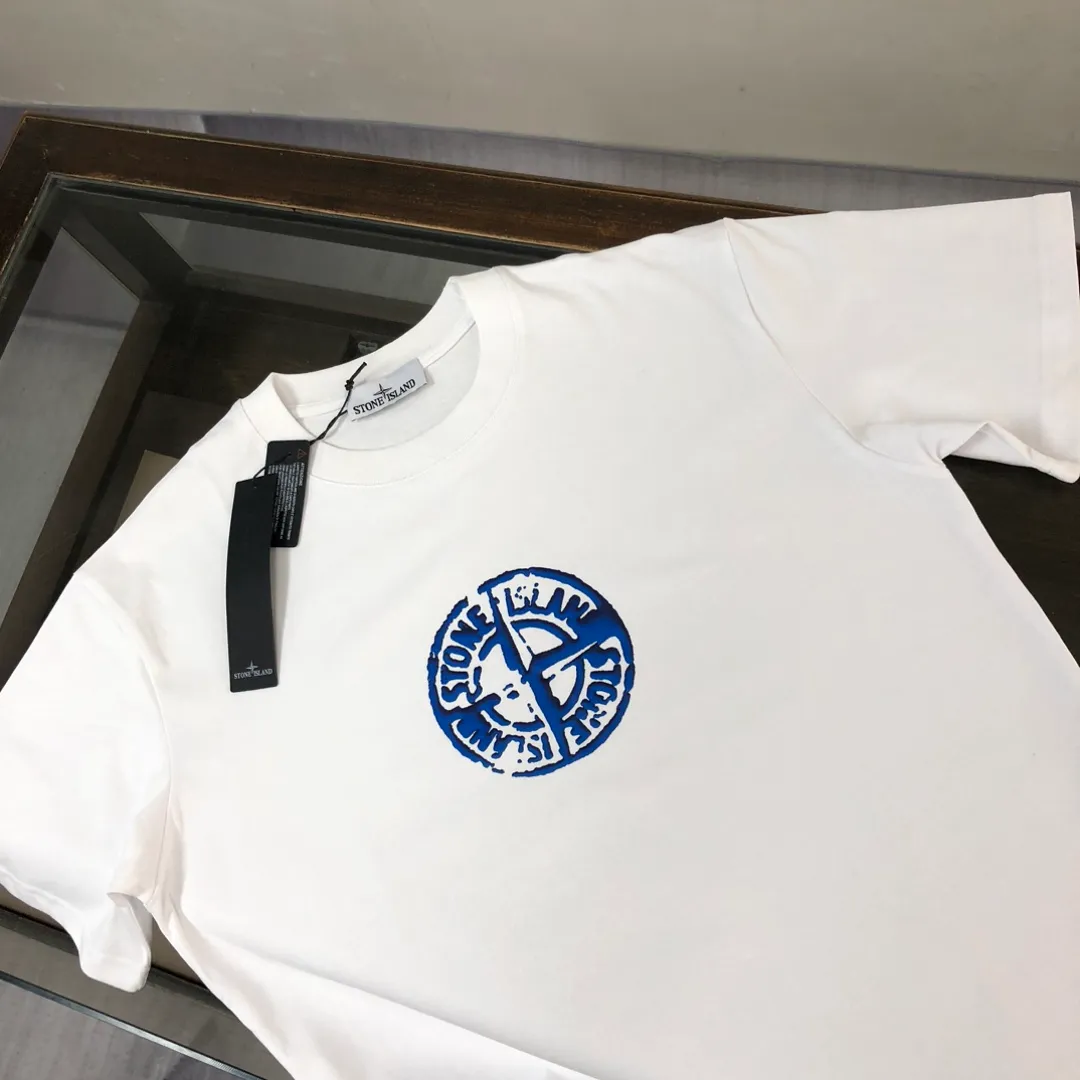 P180 Stone Island Stone Island 2025 latest T-shirt, couple style ~ Original order, stylish and casual short T-shirt, specially made of customized cotton fabric ~ Cotton T-shirt ~ Pre-washed to prevent deformation and shrinkage problem, more comfortable and breathable on the body ~ All available from stock ~ Unique design style, trendy must-have item, complete with three standards 👍 Color: black/white Size: S M L XL (larger version, please indicate your height and weight when placing an order)